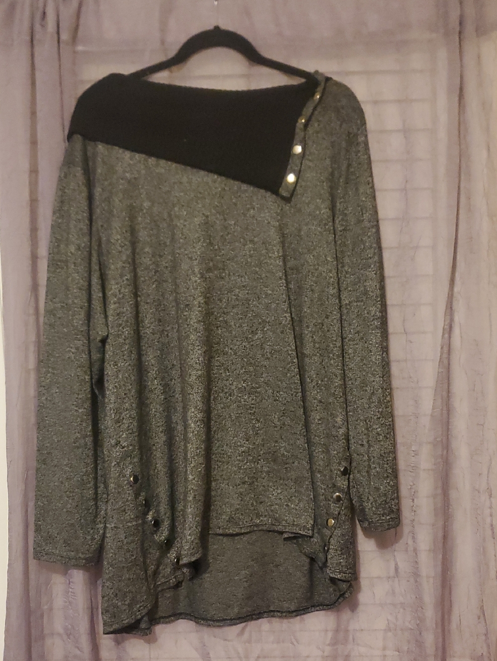 New York Laundry Gray Sweater with Black Trim